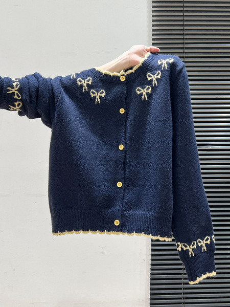 Cardigan with bow
