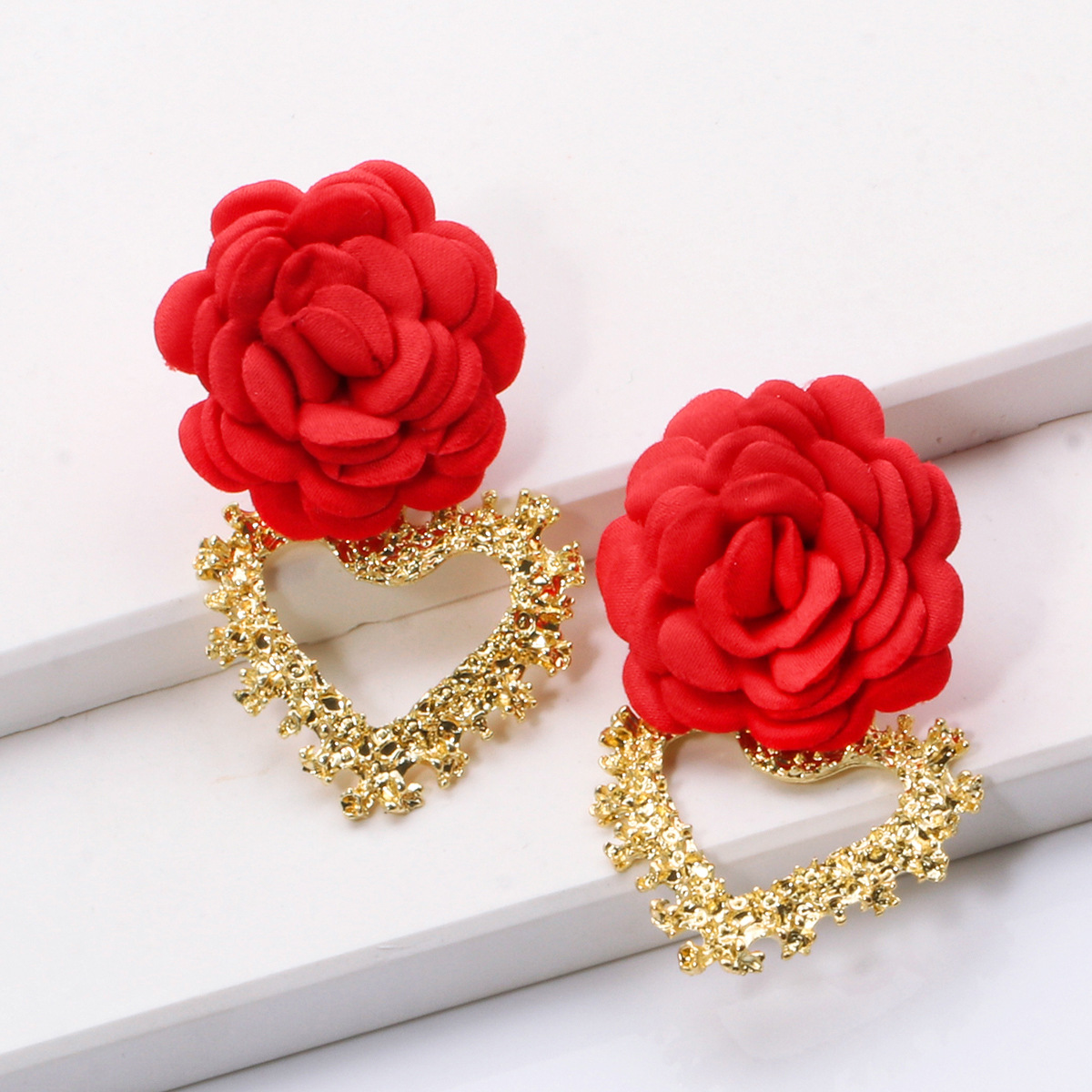 Fashion Heart-shaped Flower Alloy Earrings Wholesale display picture 3