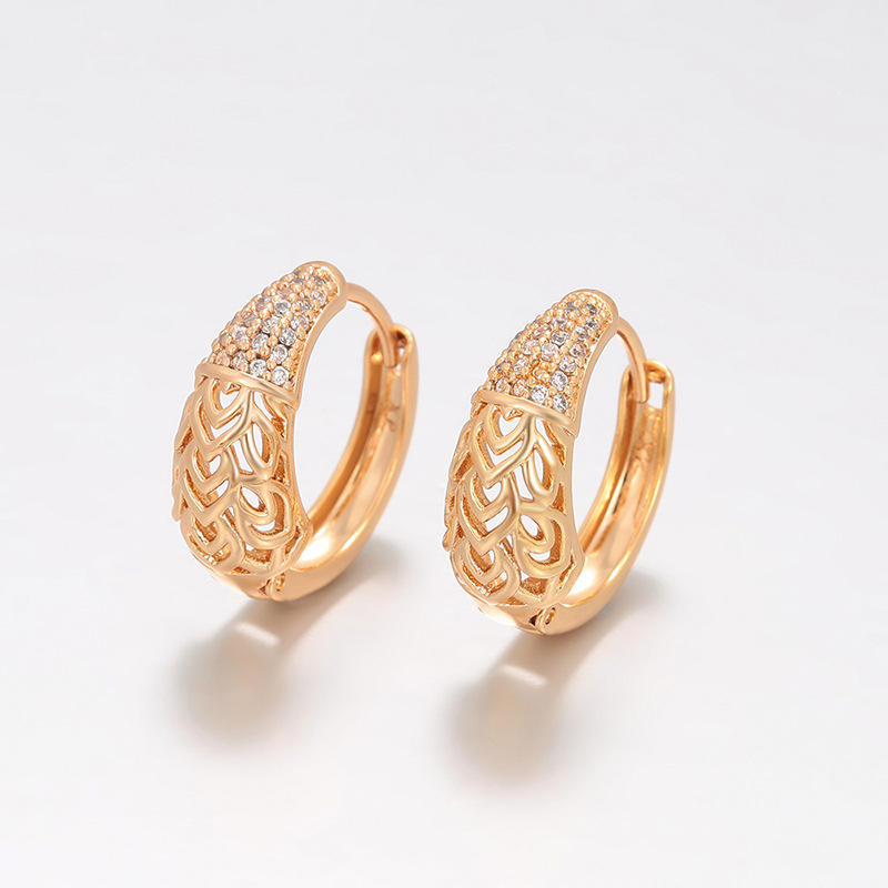 Xuping Europa y los Estados Unidos diseño de hueco transfronterizo círculo geométrico orejas de aleación de cobre nicho personalizado pendientes de orejas personalizados para mujeres