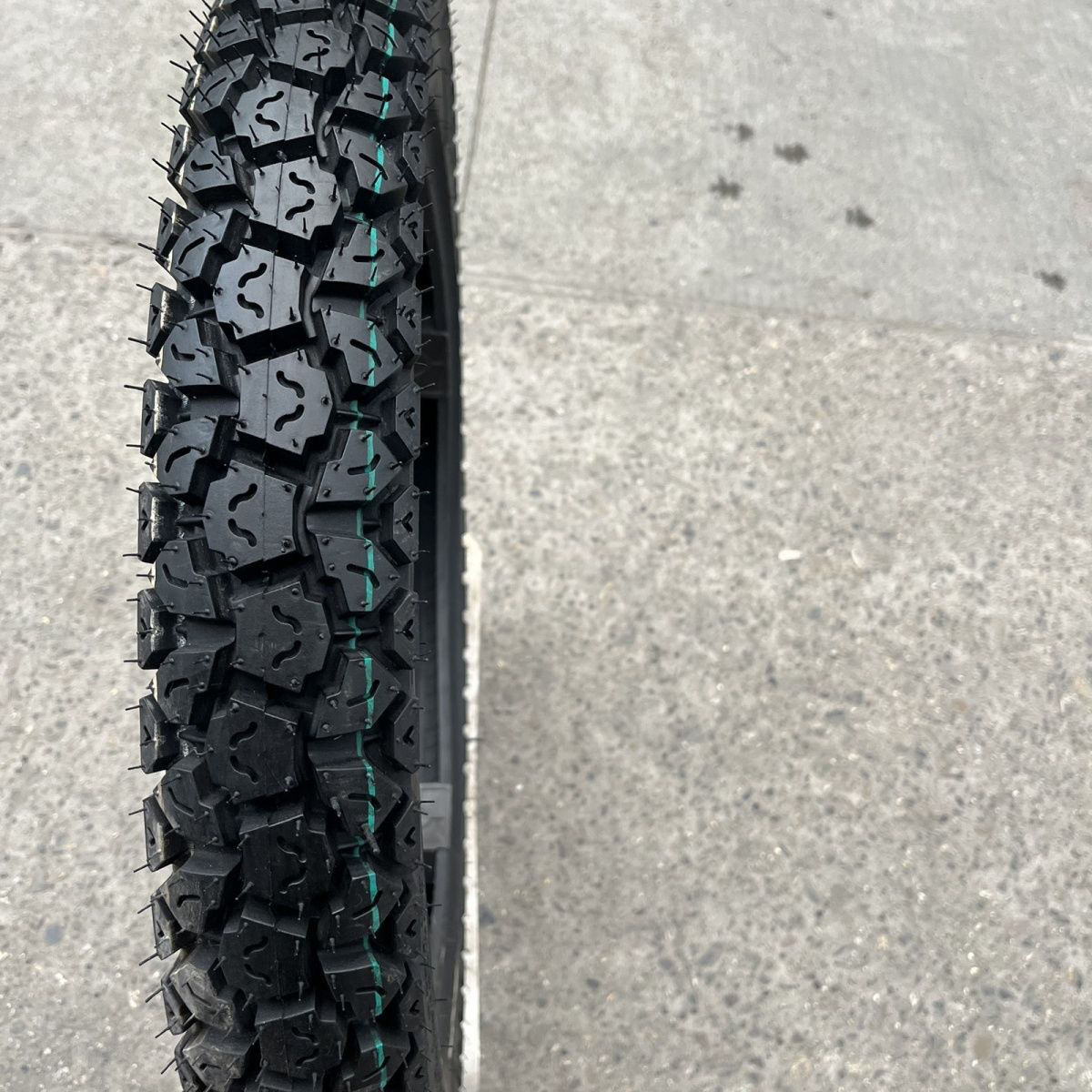 Motorcycle tire 125/150 men's motorcycle inner and outer vacuum tire 2.75/3.00/3.25-18-17