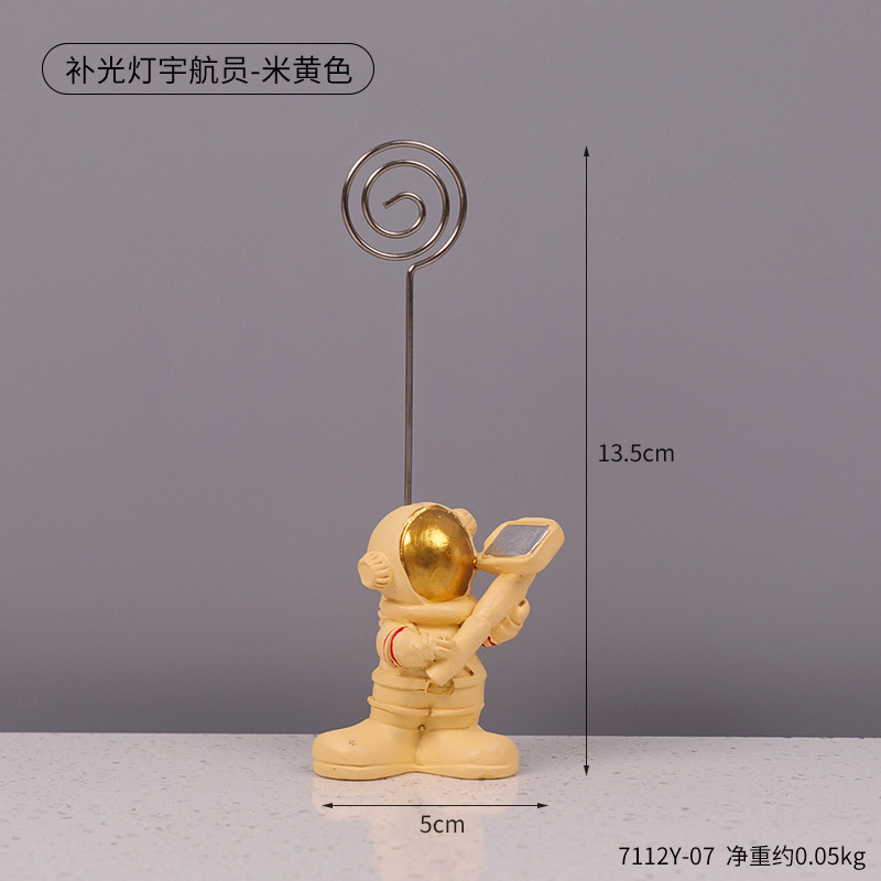 Creative three-dimensional mini astronaut spaceman business card holder desktop photo holder desktop small ornaments resin crafts