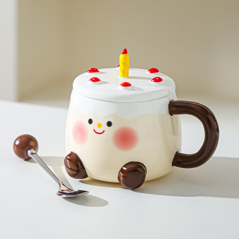 Taza de pastel de dibujos animados creativos Regalo de cumpleaños Regalo de mano Taza de cerámica Taza de agua linda de alto valor Taza con tapa