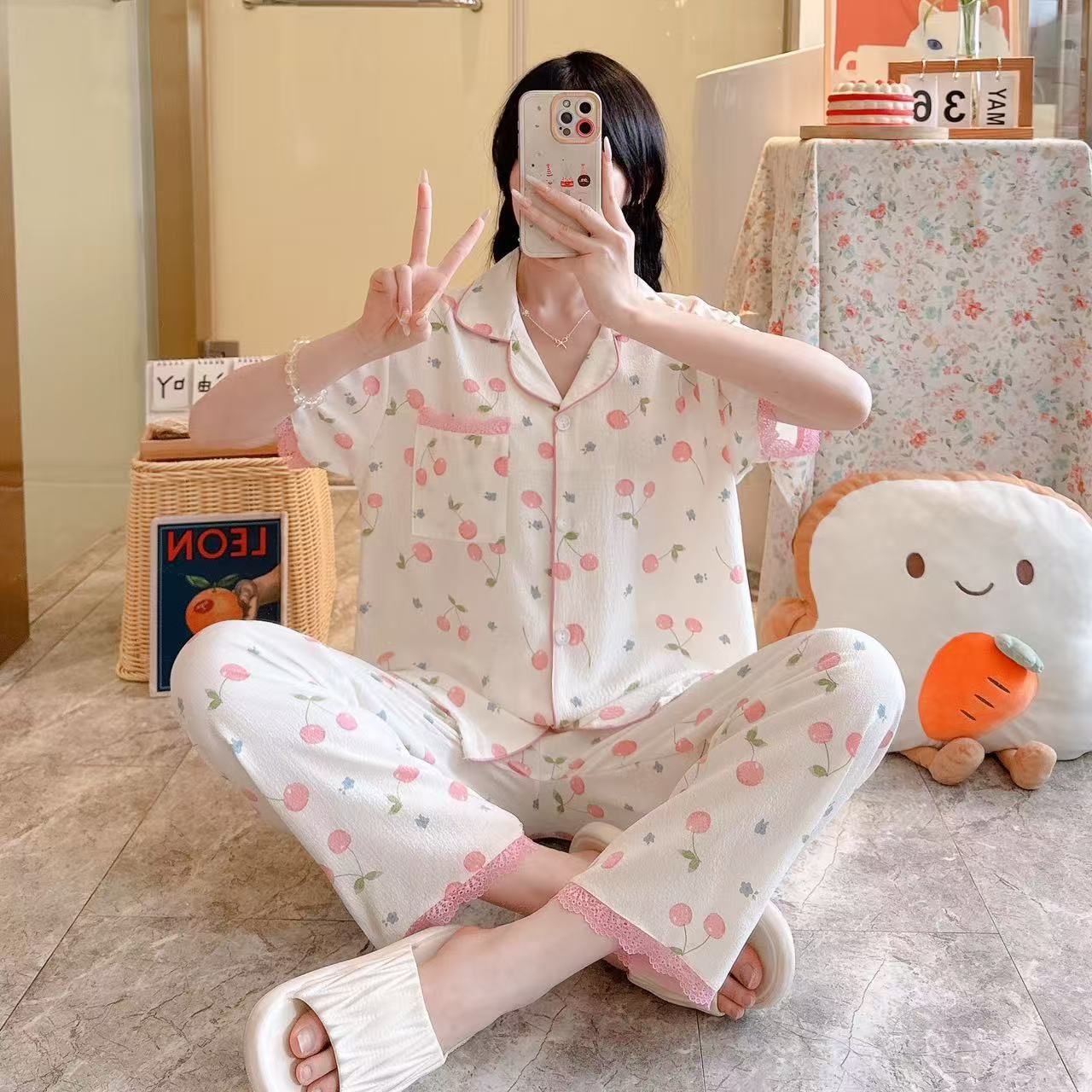 Pijamas al por mayor transfronterizos de primavera y verano espuma impresa cinta de encaje de manga corta pantalones largos de dibujos animados ropa de hogar