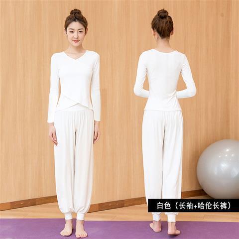 불규칙한 밑단은 가슴 패드, 흰색 긴팔 + 흰색 하렘 팬츠에 삽입 가능