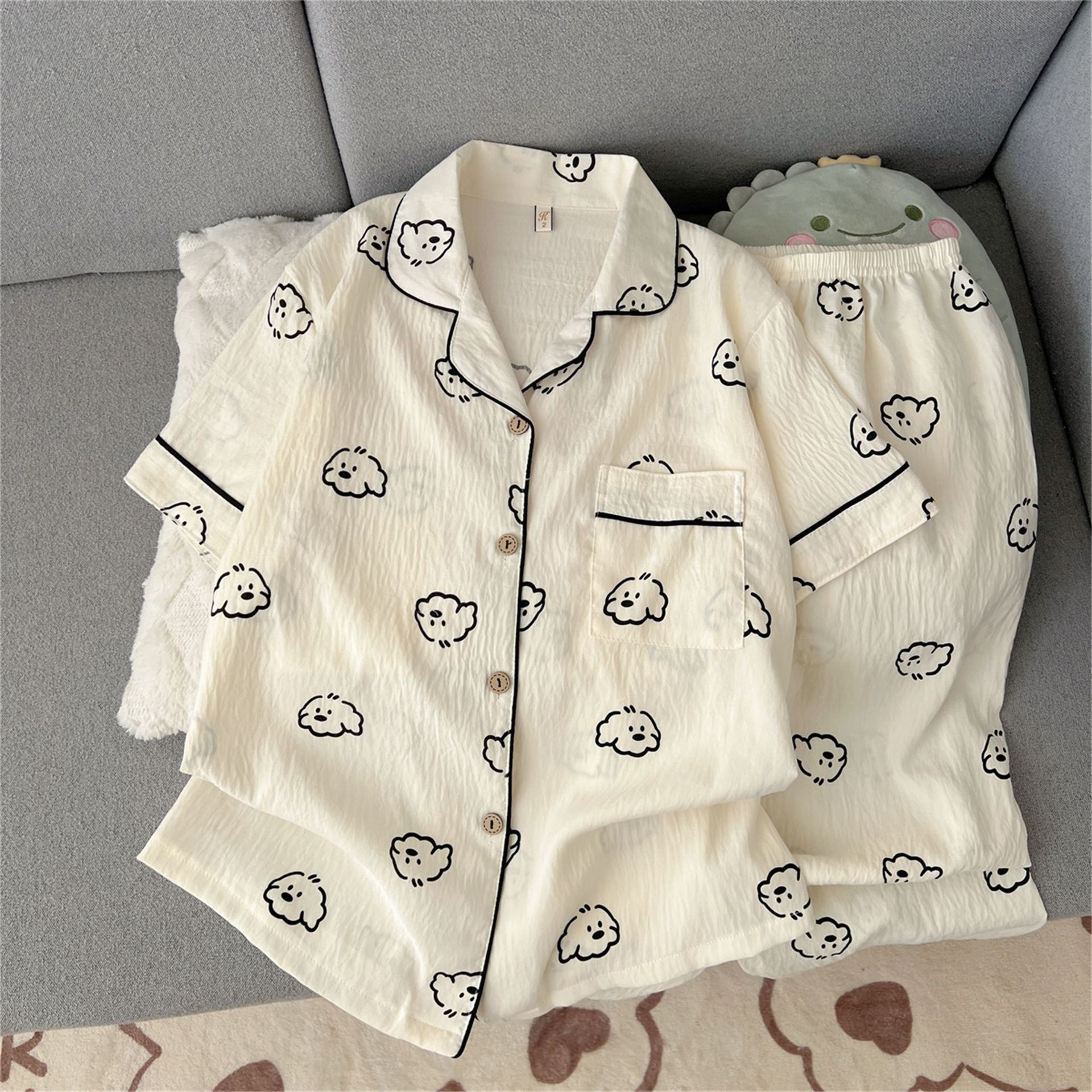 Al por mayor transfronterizo verano nuevo algodón nubes pantalones de manga corta pijama de niña con la solapa cardigans dibujos animados set de ropa para el hogar