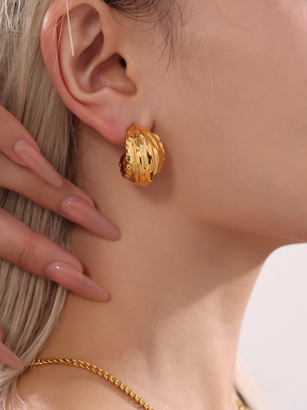 Square Candy Niche Wrinkled Texture C-shaped Earrings Lava Fashion Stainless Steel Casting PVD Electroplated Earrings For Women_voghion.com