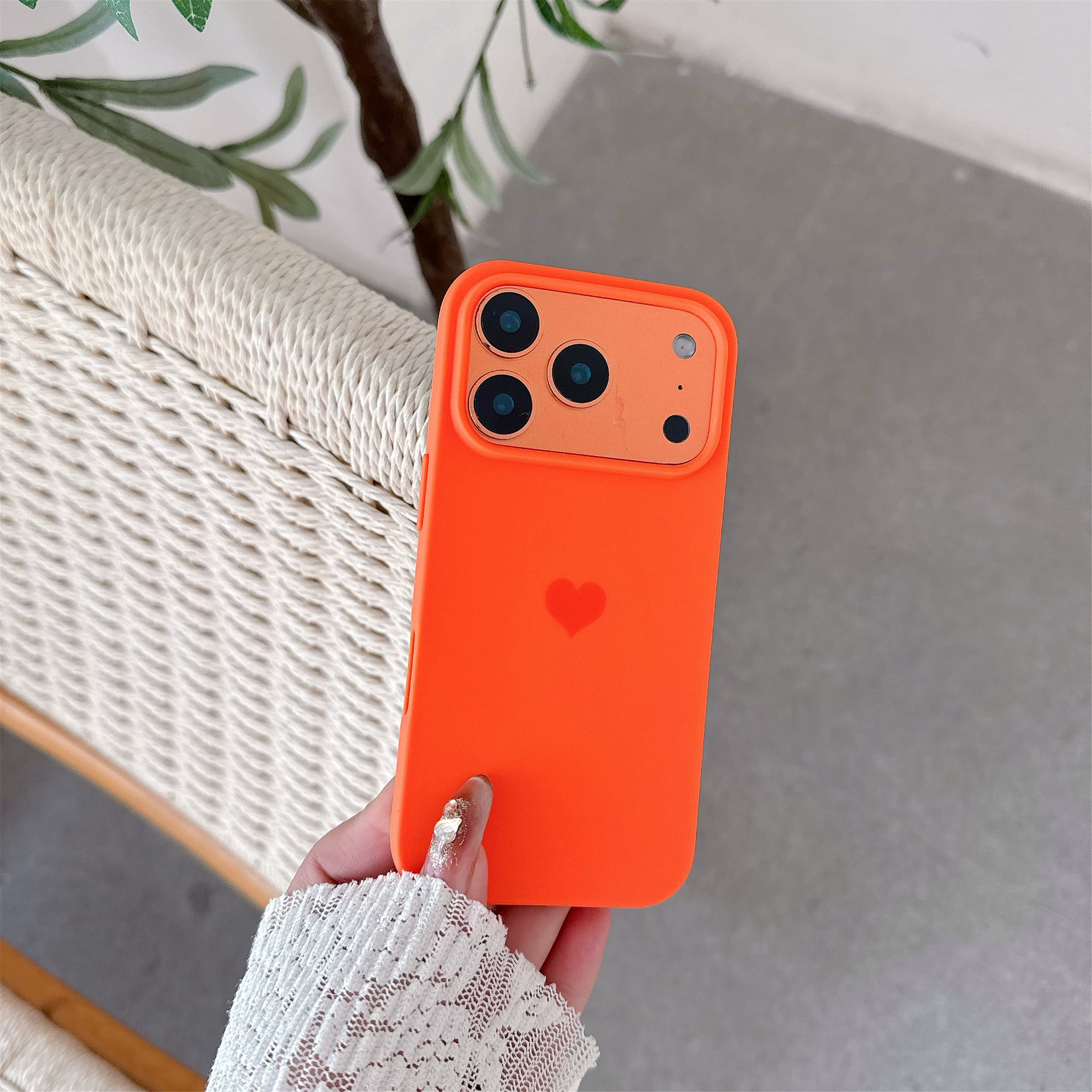Чехол для телефона Apple iPhone 16 совместимый, матовый мягкий корпус