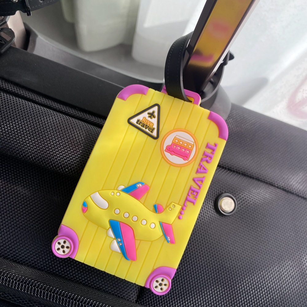 노란색 수평 비행기