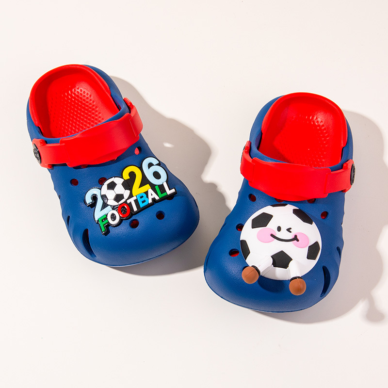 Zapatillas infantiles bonitas de fútbol para niños pequeños en el interior zapatillas frescas para jugar dos zapatos de verano