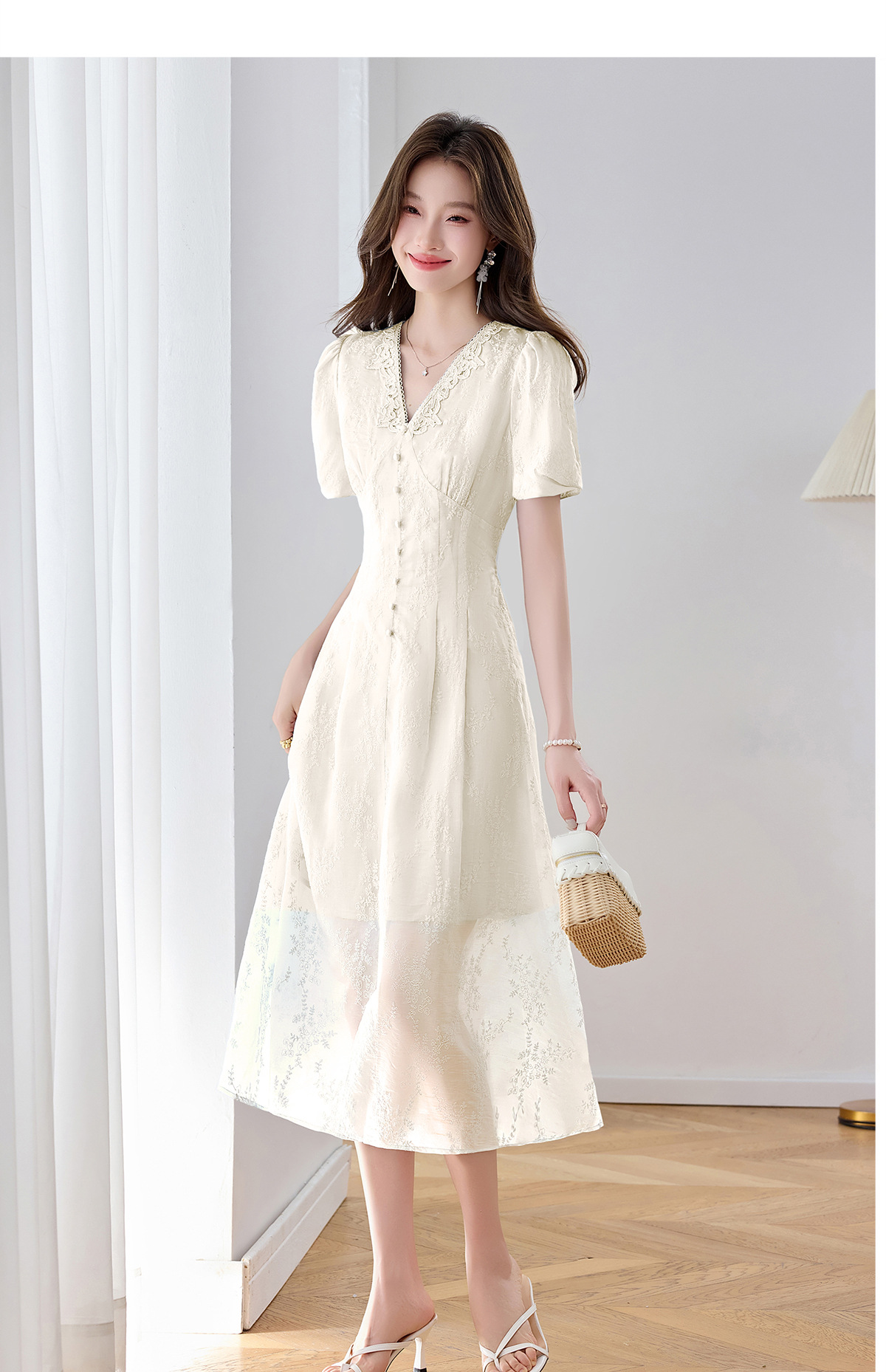 Đầm maxi nữ thêu hoa cổ V thắt eo phong cách cổ điển dài — màu xanh nhạt, màu sắc chi tiết 18