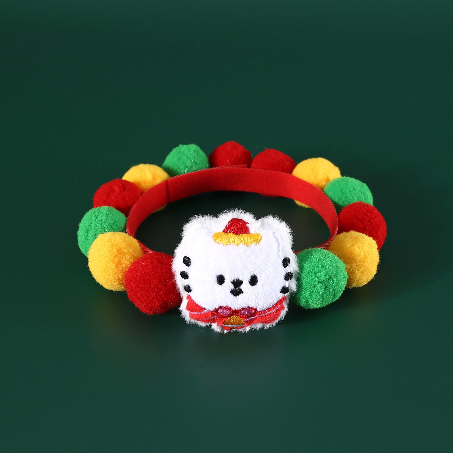 2024 mascotas árbol de Navidad bola collar gatos perros dibujos animados juguetes de peluche bordados bolas de colores guisantes lindos