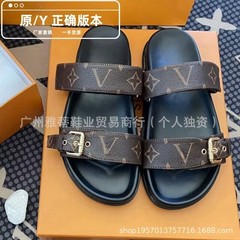 外国貿易2025新型欧米のビーチスリッパの女性は、フラットな金属ボタンを着て、文字付きのサンダルを持っています