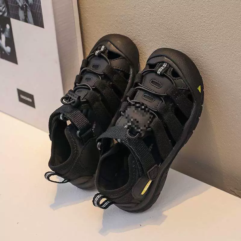 Мальчиковые закрытые сандалии 2025 новые летние спортивные пляжные туфли с мягкой подошвой детская обувь для девочек закрытые водные туфли.