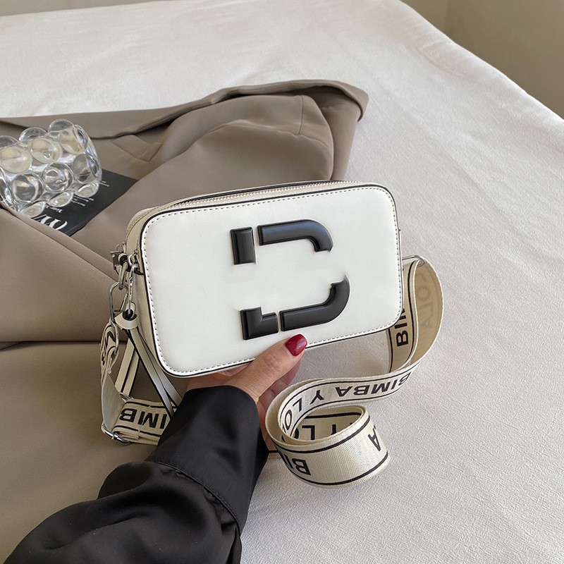 Bolso de hombro transfronterizo tendencia de moda femenina casual todo-fósforo teléfono móvil pequeño bolso cuadrado al por mayor cinturón de hombro ancho bolso de mensajero de color sólido