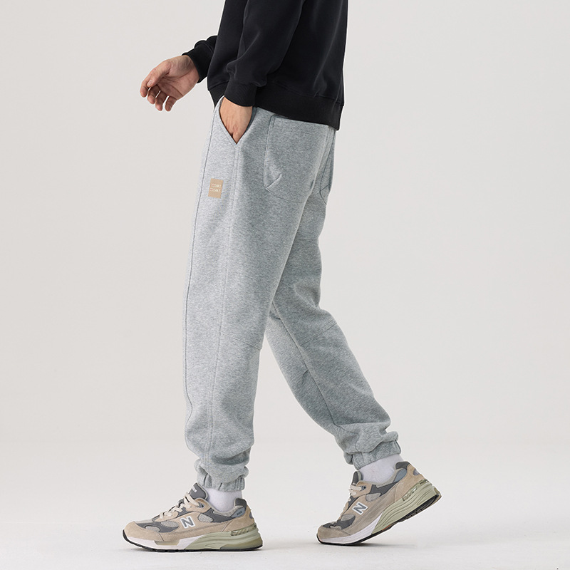Mick Jones2025 caño hombre pantalones casuales sueltos versátiles estilo coreano de moda pantalones deportivos gris regular