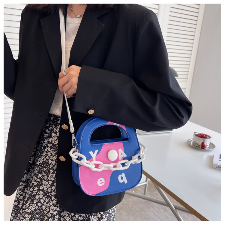 Fashion Macaron Contrast Color Acrylic Chain Small Messenger Bag 18*13*7cm display picture 3