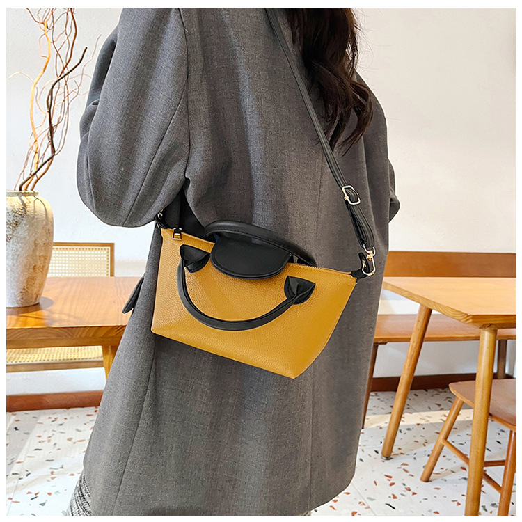 The new 2024 autumn/winter collection of handbags featuring a niche soft skin dumpling bag, color-blocking and patchwork single-shoulder bag, crossbody bag and commuter women's bag undefined