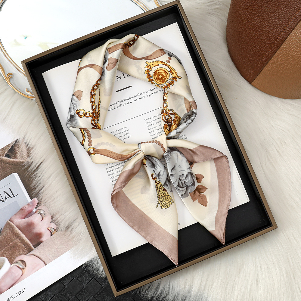 Sencillo y generoso 70 bufanda de seda de imitación, estilo floral de cadena, decoración de cuello de todo fósforo, bufanda de seda pequeña, chal de protección solar para mujer