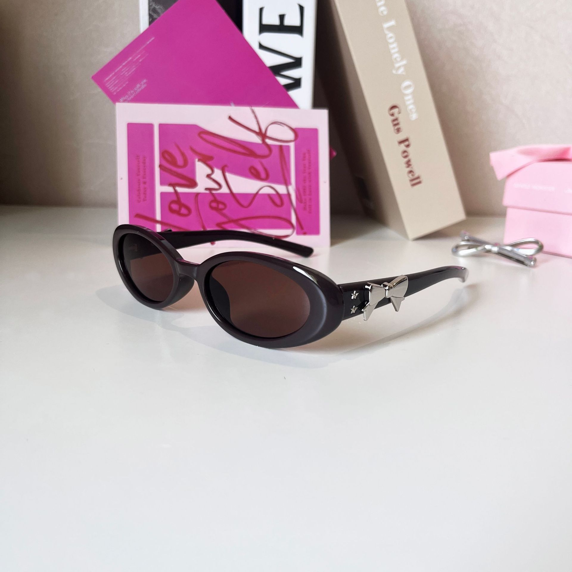 24 años nuevo Jennie con el mismo estilo Gafas de sol Mujer Ovalada Marco pequeño Gafas de sol de alta gama Bowknot Europa y América Transfronterizo