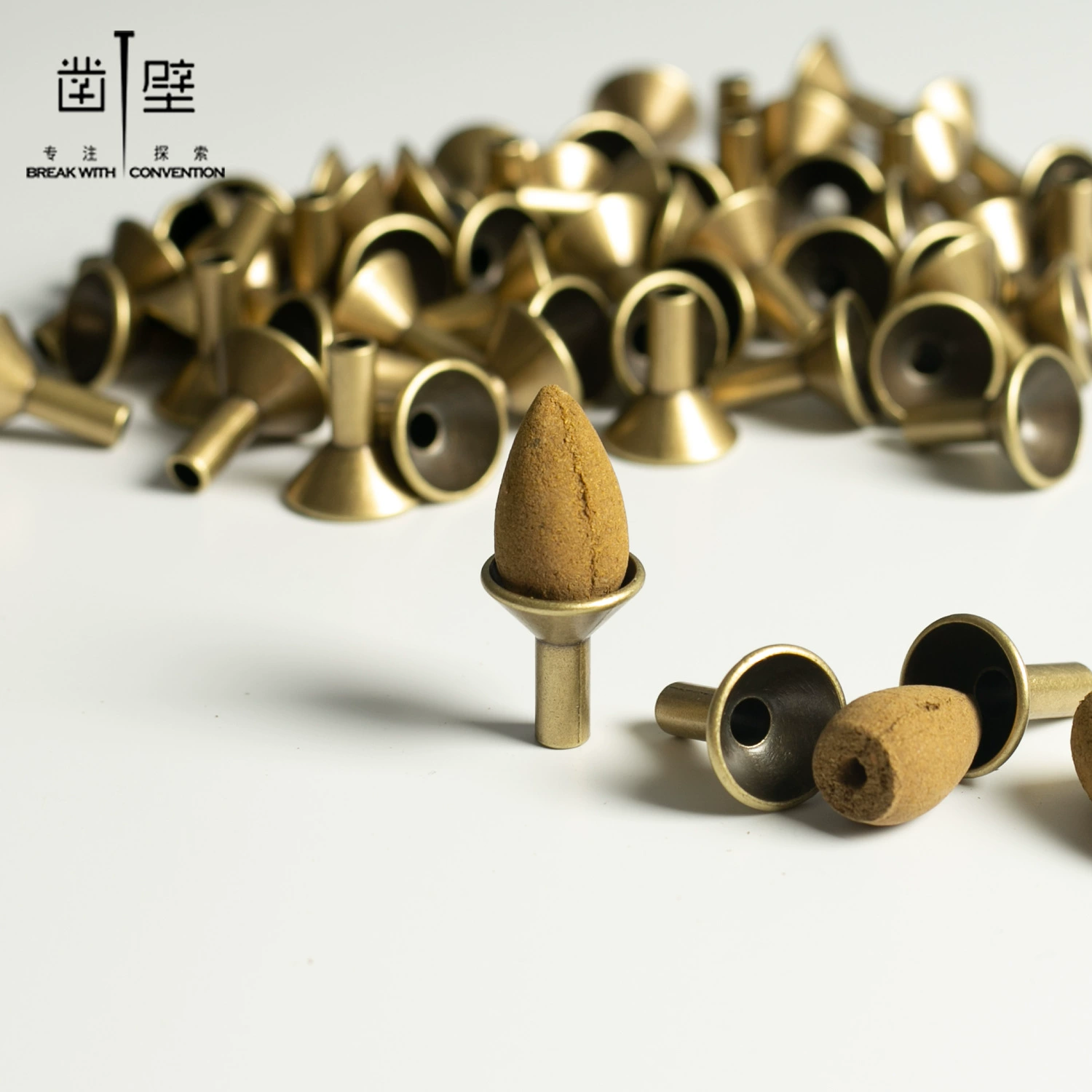 Базовые аксессуары для благовоний с обратным потоком Держатель для благовоний из цинкового сплава Конусная стойка для благовоний Украшения Металлический держатель для благовоний Взрывной обратный поток Соответствие благовоний