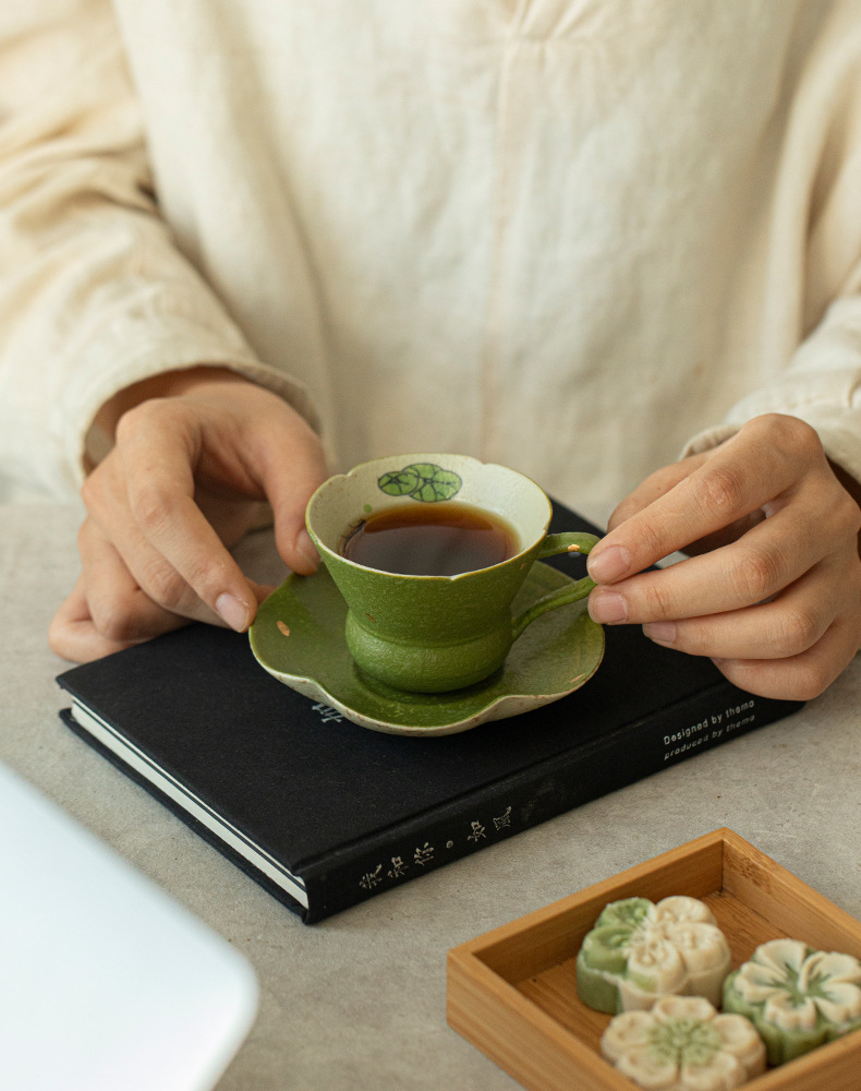 Handbemalte Keramik Kaffeetasse Mit Untertasse Und Goldrand_voghion.com
