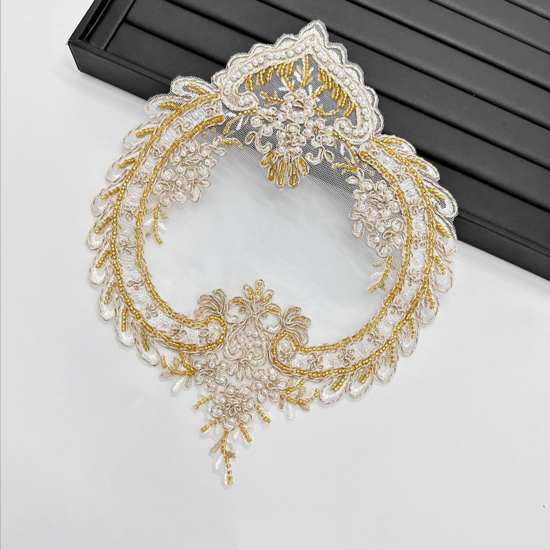 encaje dorado bordado arco pegatinas vestido de boda vestido de espectáculo traje de baño accesorios tela pegatinas materiales de decoración stock