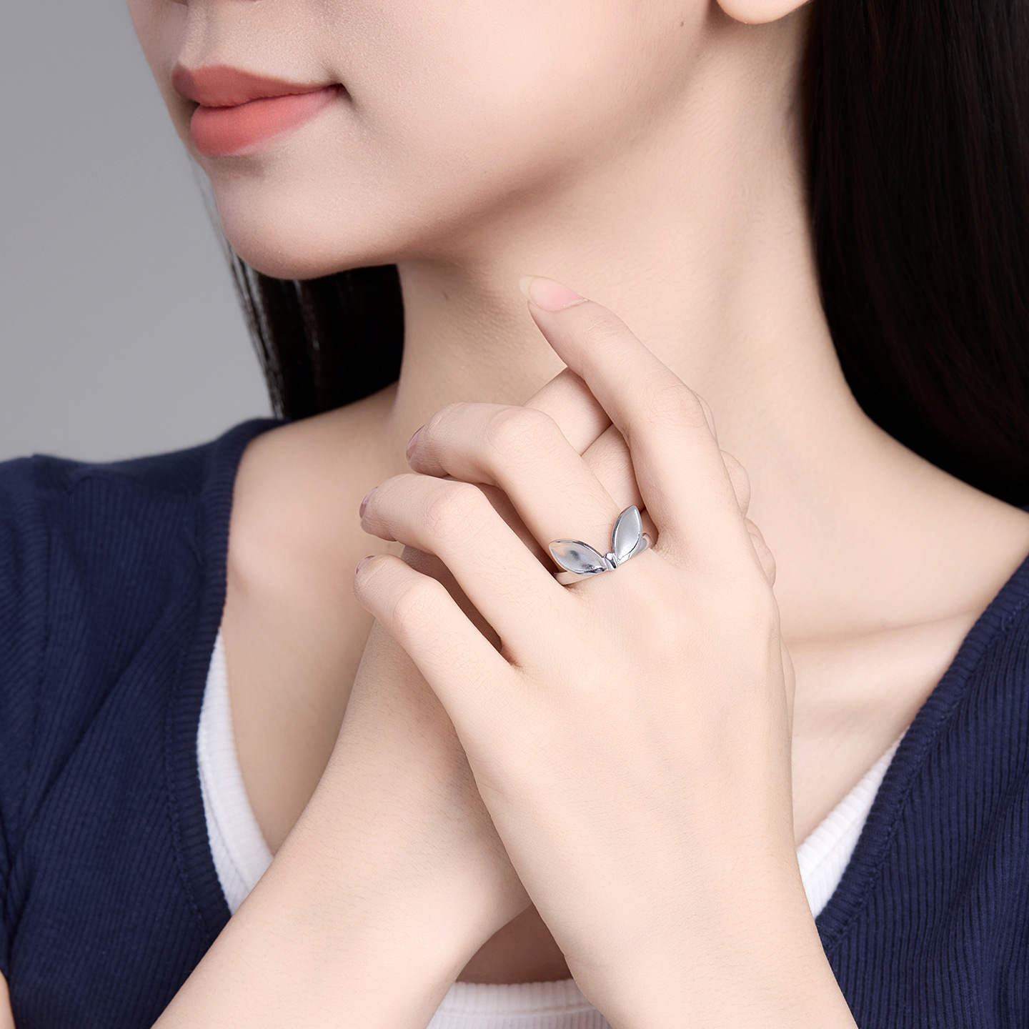 Xuping moda adorable conejo orejas abiertas anillo de acero inoxidable ajustable anillo de viento dulce joyas transfronterizas al por mayor