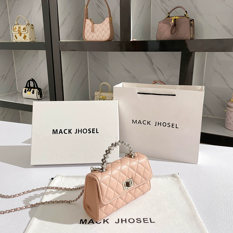 Модная маленькая сумочка с рисунком in diamonds, стиль Chanel, сумка через цепочку