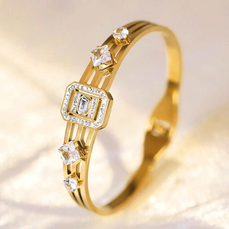 Factory direct cross-border wholesale high-grade titanium steel women's non-fading jewelry electroplating rhinestone diamond titanium steel hand