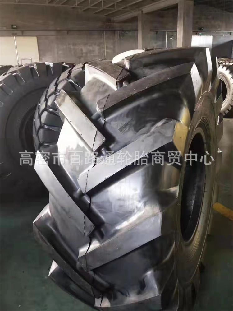 厂家直供23.5-25路拌机轮胎23.5-25大型林业人字花纹工程机械轮胎