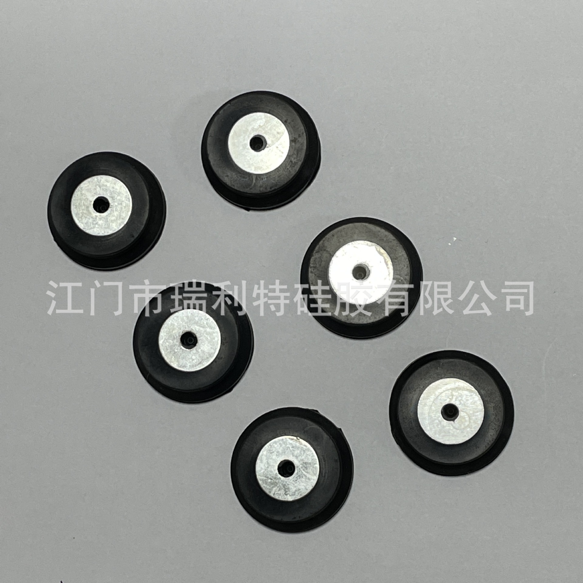 厂家直销硅胶包铁防滑脚垫家具防滑减震圆形脚垫