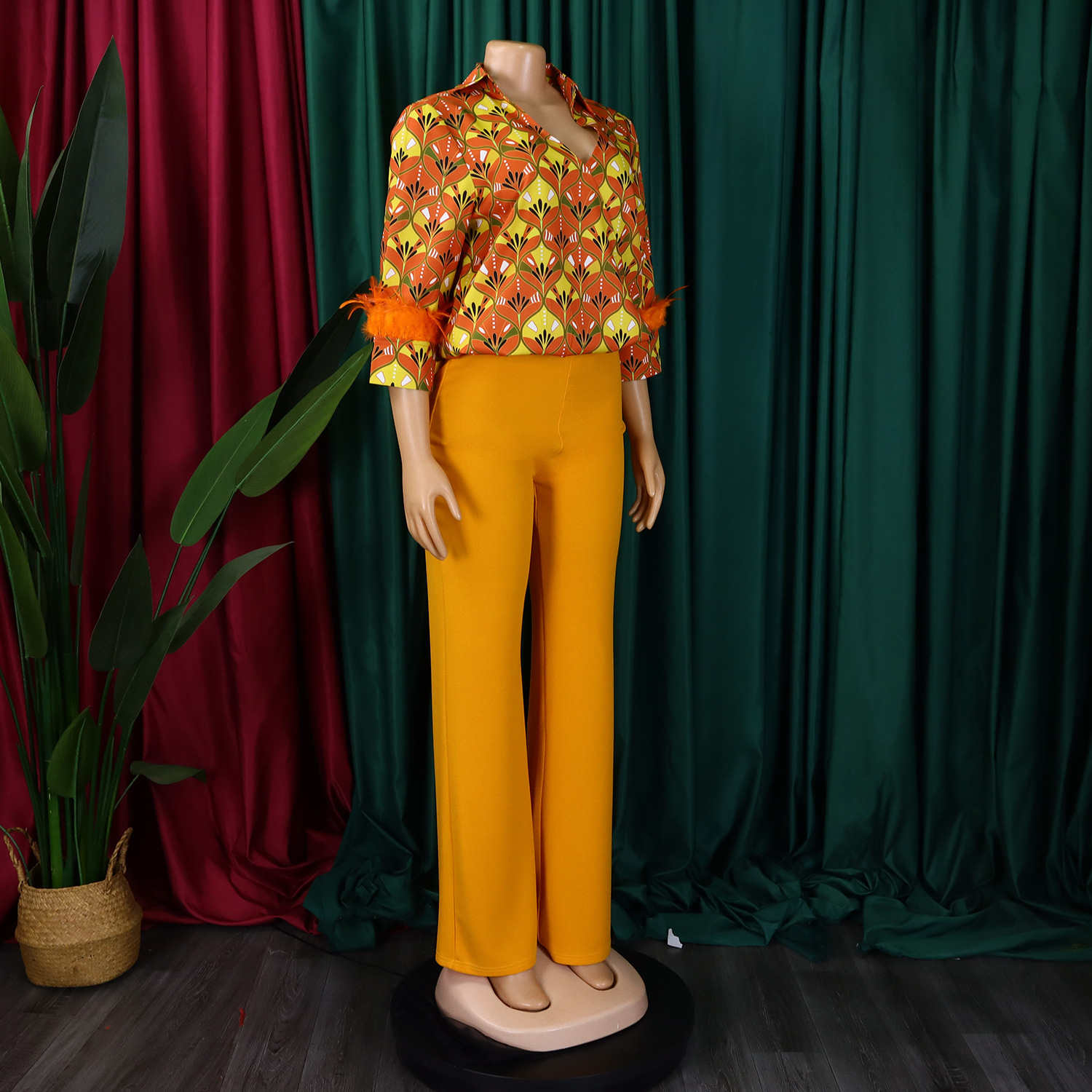 Elegant set med mönstrad långärmad skjorta och vida byxor_voghion.com