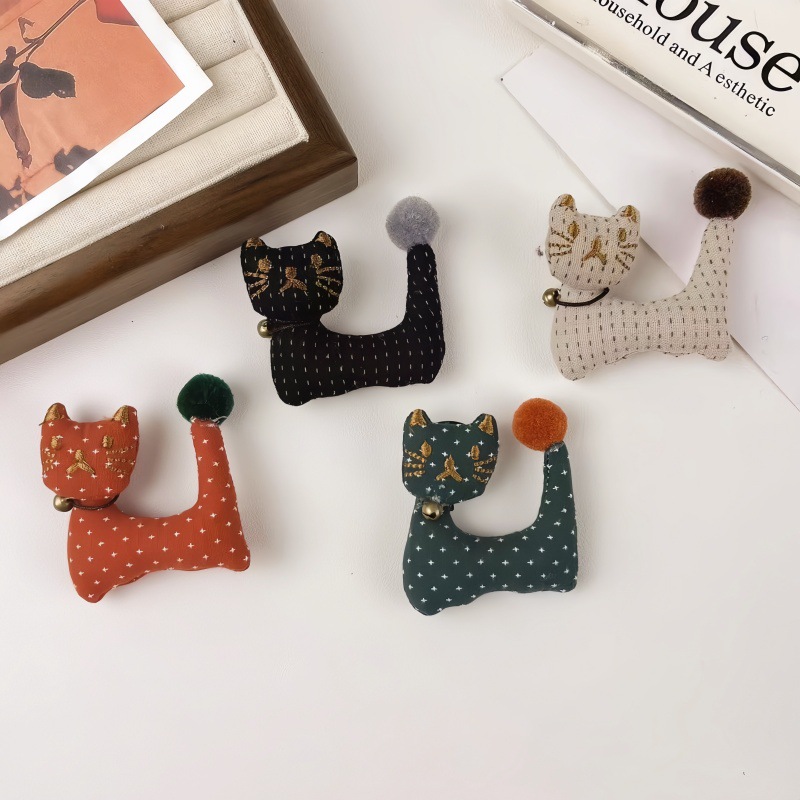 귀여운 고양이 액세서리 브로치 크리스마스 고양이 크리스마스 트리 장식 펜던트 헤어 액세서리 크로 셰 뜨개질 달콤한 의류 액세서리 여성을위한