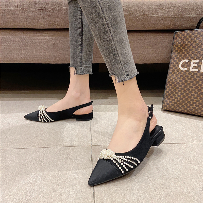 Baotou trasero vacío zapatos para mujeres 2022 nuevo cinturón de trampa negro pequeño viento de perla de talón bajo zapatos de punta clara