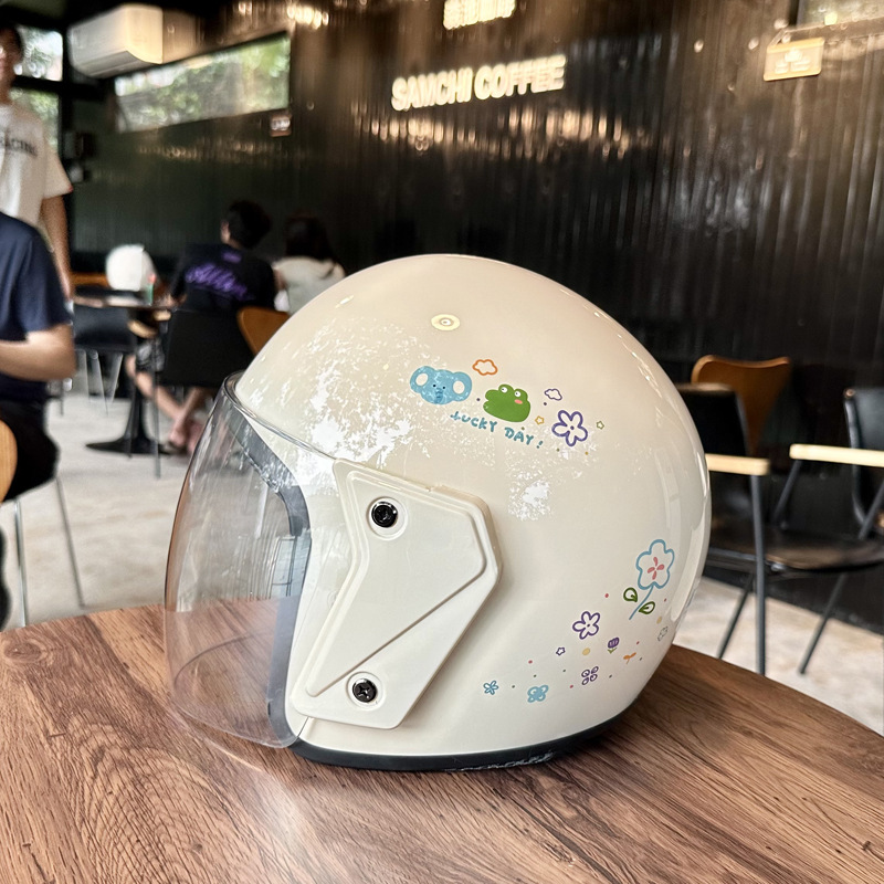 Casco de mujer cuatro temporadas otoño e invierno cálido casco de motocicleta eléctrica casco de invierno para hombre casco cuatro estaciones universal