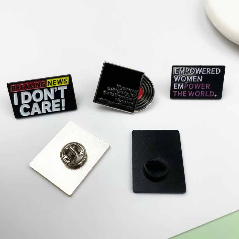 Broche geométrico de letras inglesas transfronterizas, ropa de moda personalizada, decoración de mochilas, accesorios, insignias de metal