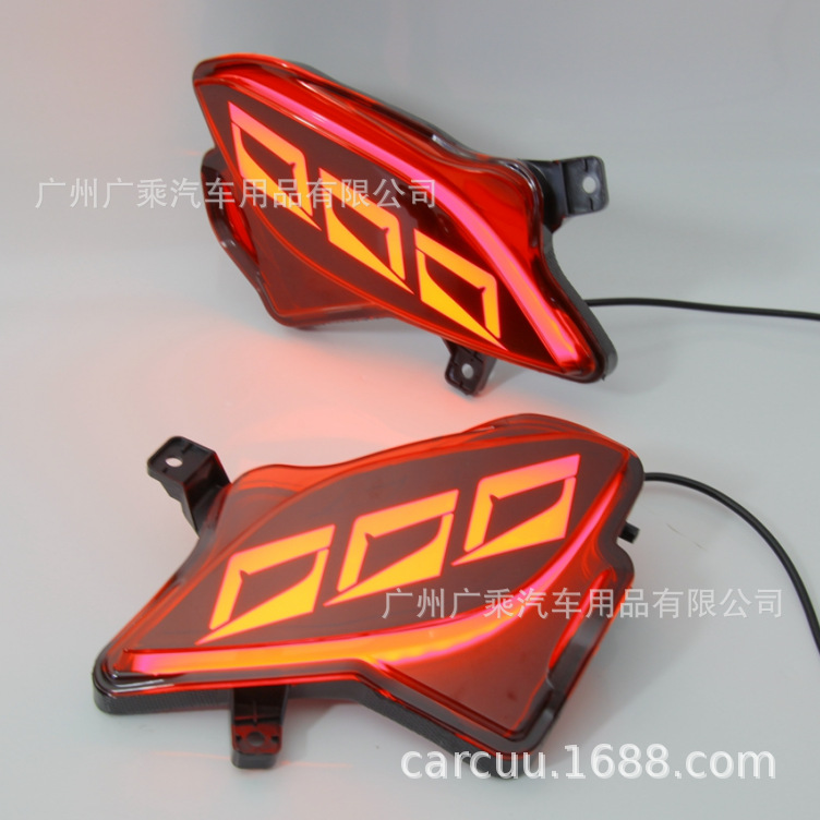 Adecuado para 20-23 Toyota Highlander parachoques trasero luz LED luz de freno luz de advertencia luz de giro 3 Función negro y rojo Shell