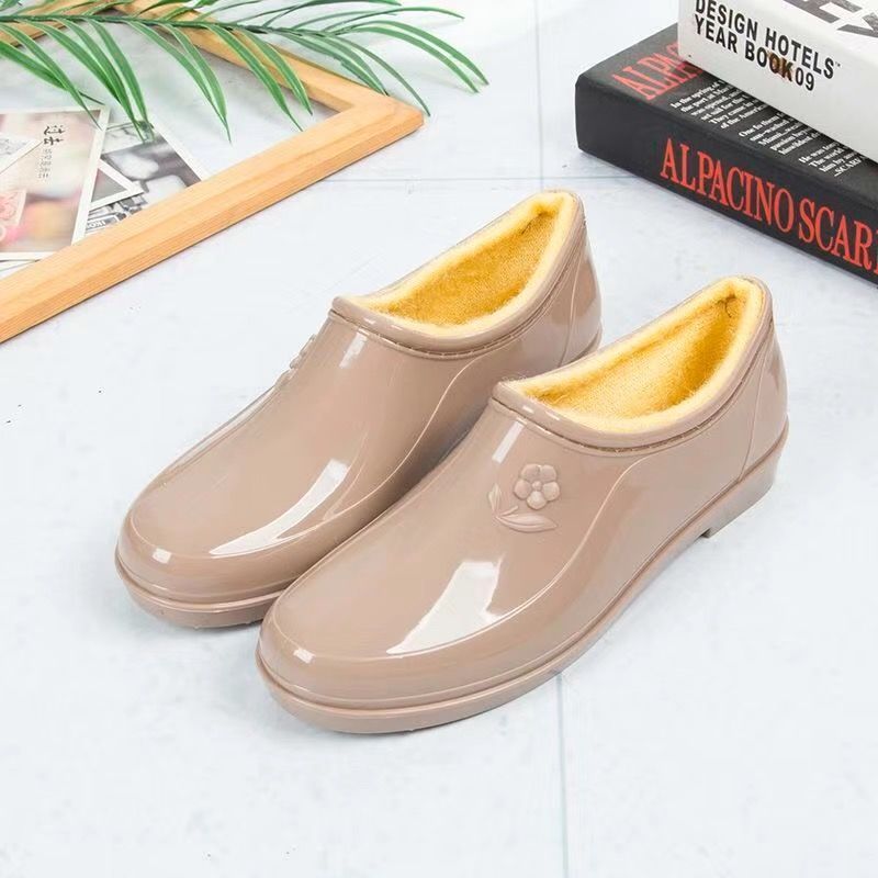 Zapatos de lluvia de cuatro estaciones para mujeres de tubo corto, zapatos de saliva poco profundos para mujeres, zapatos de goma de cocina para trabajar fuera, algodón resistente al desgaste, antideslizante