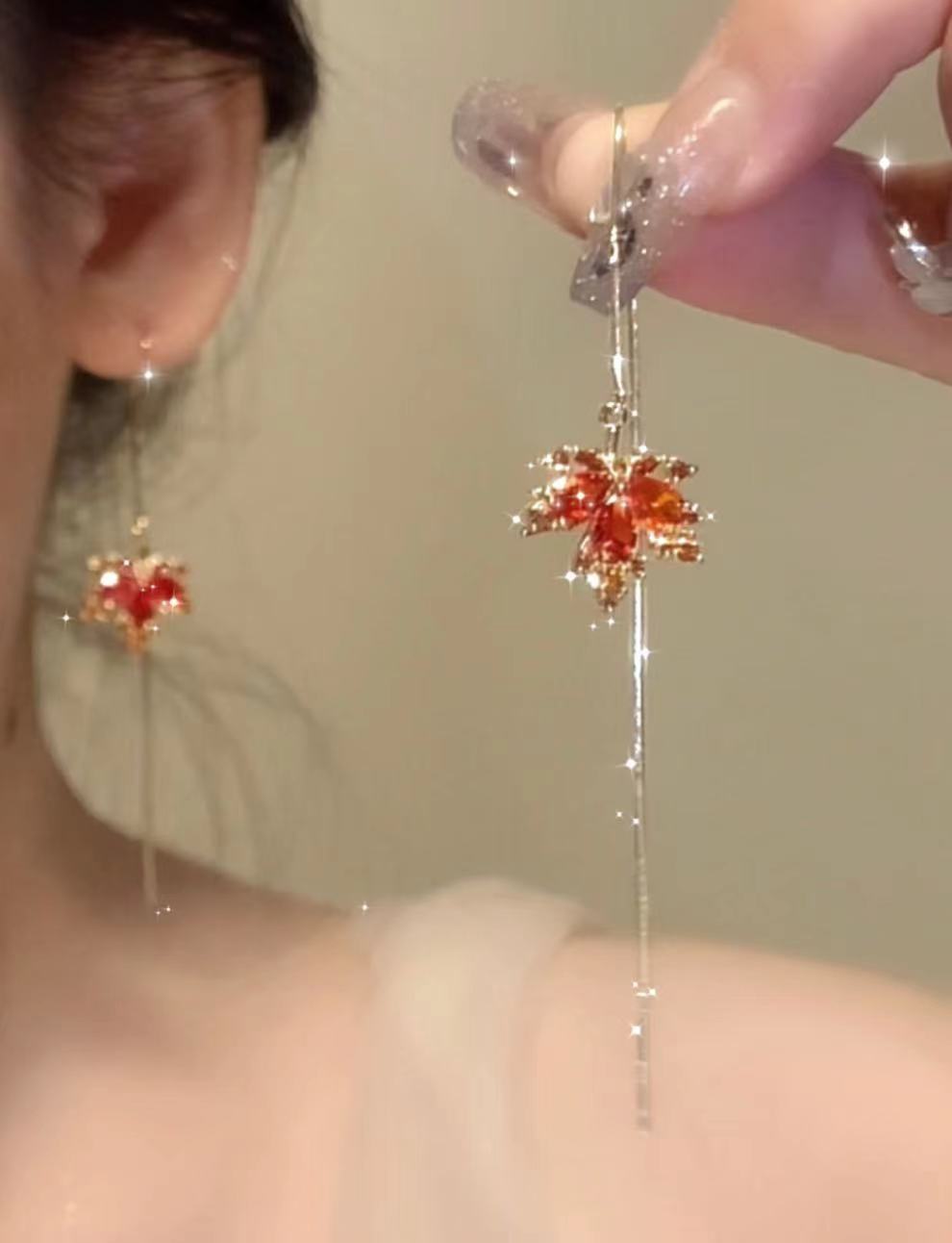 Melancholy Maple Leaf Earrings,High-grade Zircon Female Niche Design,Retro Personality,Simple And Versatile Temperament Earrings