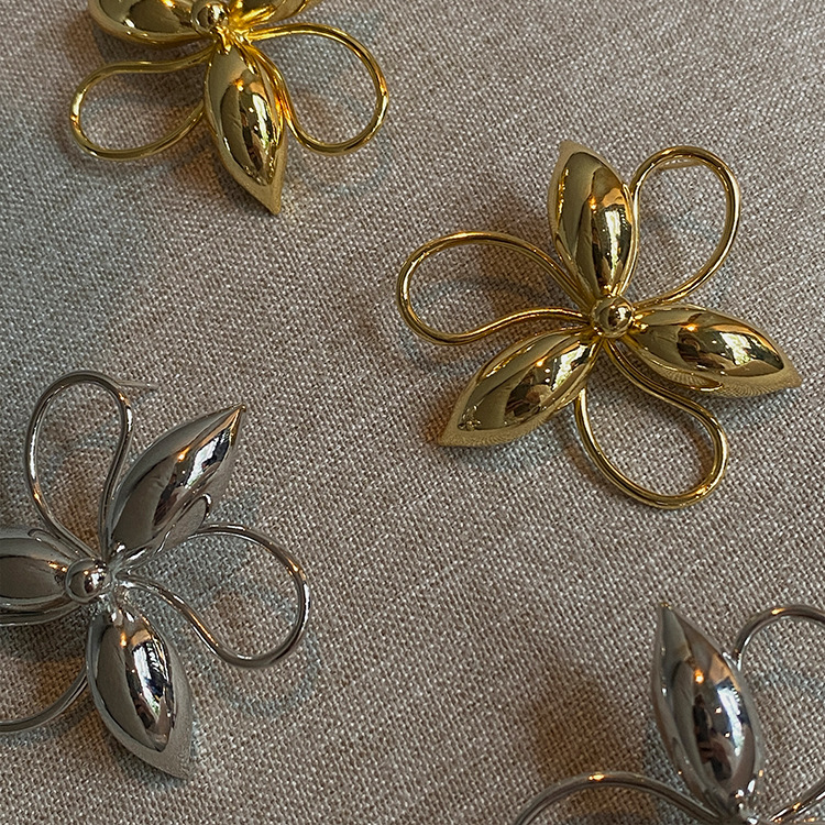 Indoor, Daily Occasion 1 Pair Simple Style Classic Style Flower Plating Copper Ear Studs