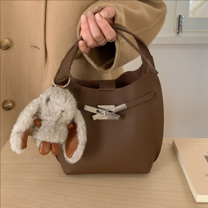 Bolsa de cubo de mano para mujeres 2025 nuevo otoño invierno retro bolso de hombro Kelly sensación de alta calidad de trabajo viaje mochila