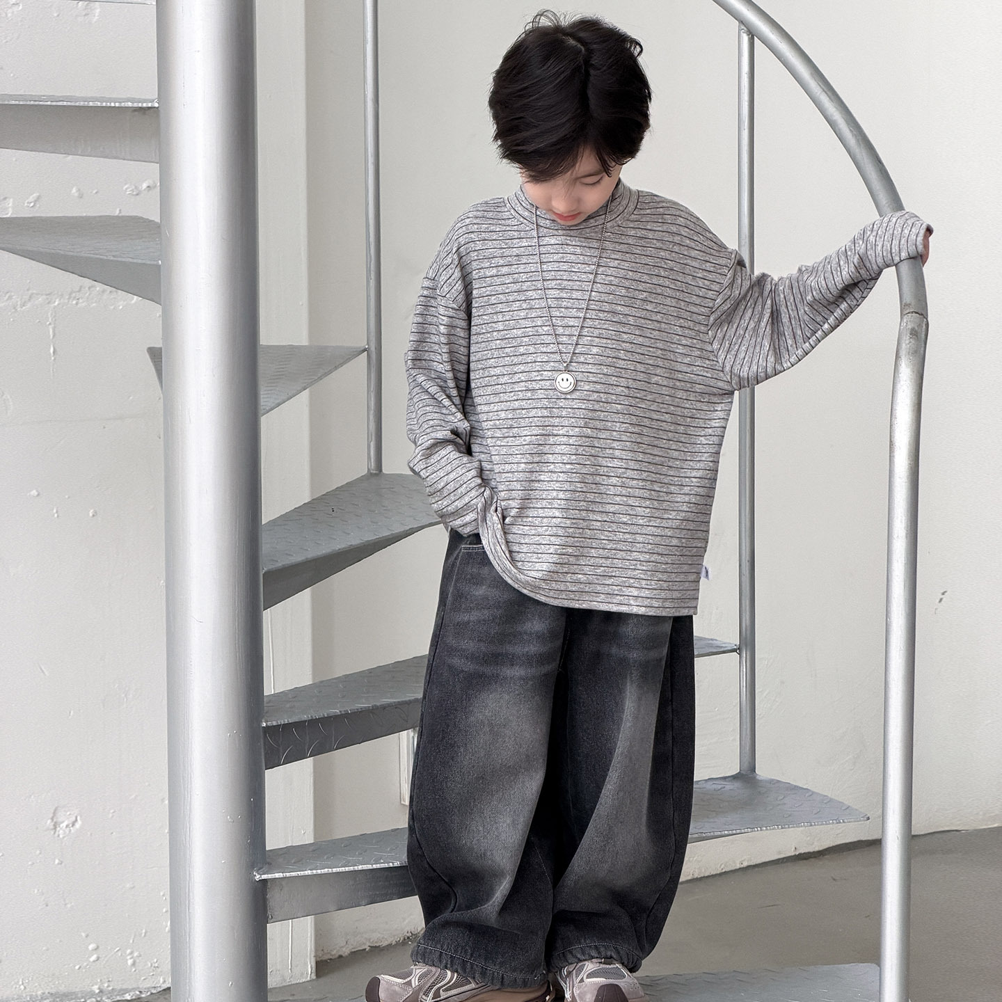 McCarthy ropa infantil para niños a rayas camiseta de base de invierno 2025 nuevo estilo coreano de camiseta caliente para niños molido en el interior