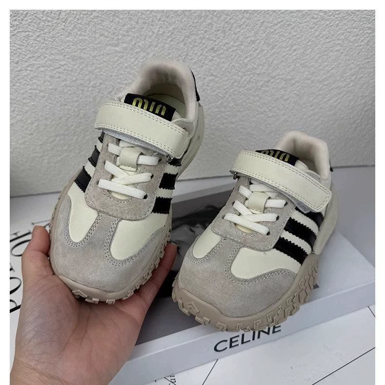 Детская спортивная обувь, весна 2025, новые моральные тренировочные туфли для девочек, мягкая подошва, средние и большие детские кроссовки для мальчиков, кукла, готовый запас