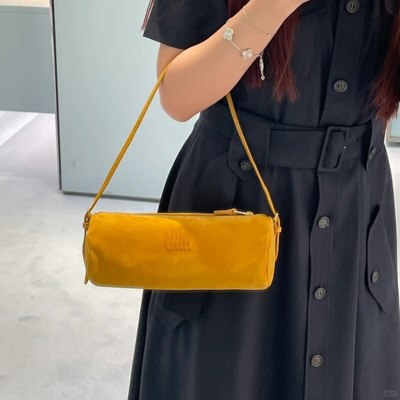 M1U 25Ss Velvet Pen Holder Bag 2025 New Single Shoulder Underarm Round Bucket Bag Light Luxury Niche Cylindrical Bag Pillow Bag