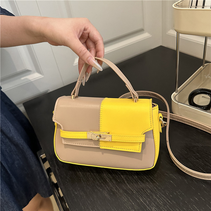 Nuevo estilo de verano de costura en 2025, nuevo estilo, temperamento de gran capacidad, mensajero simple de un solo hombro, bolso cuadrado pequeño portátil, bolso femenino