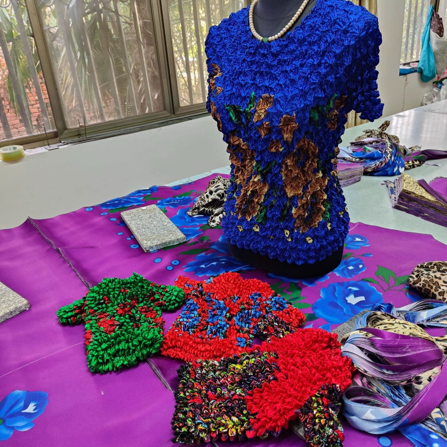 Большой размер хлопчатобумажного шелкового атласного цвета с пятью короткими рукавами