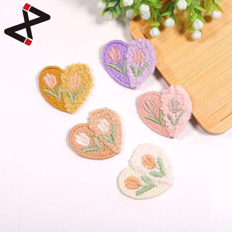 包包装饰刺绣辅料衣服补丁贴片 DIY现代简约涤纶毛绒爱心刺绣布贴
