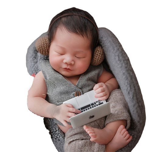 Newborn photography props, small slippers, knitted infant photo props, headset props, mini ear bag set