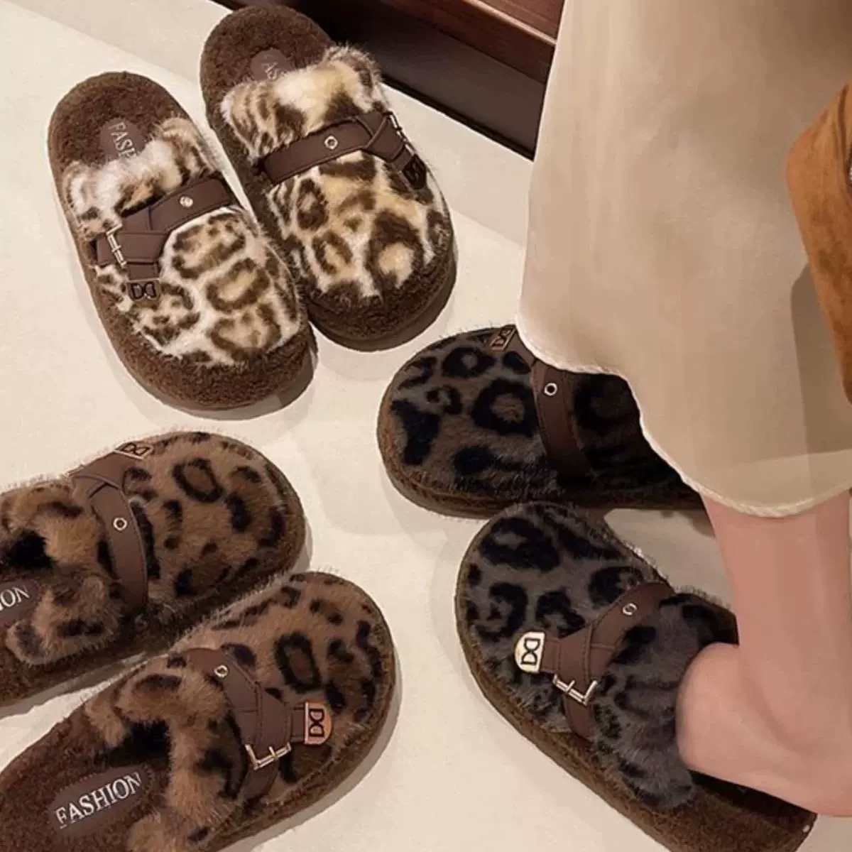 时尚豹纹毛毛拖鞋女冬季室内外穿2025新款厚底毛绒保暖包头棉拖鞋