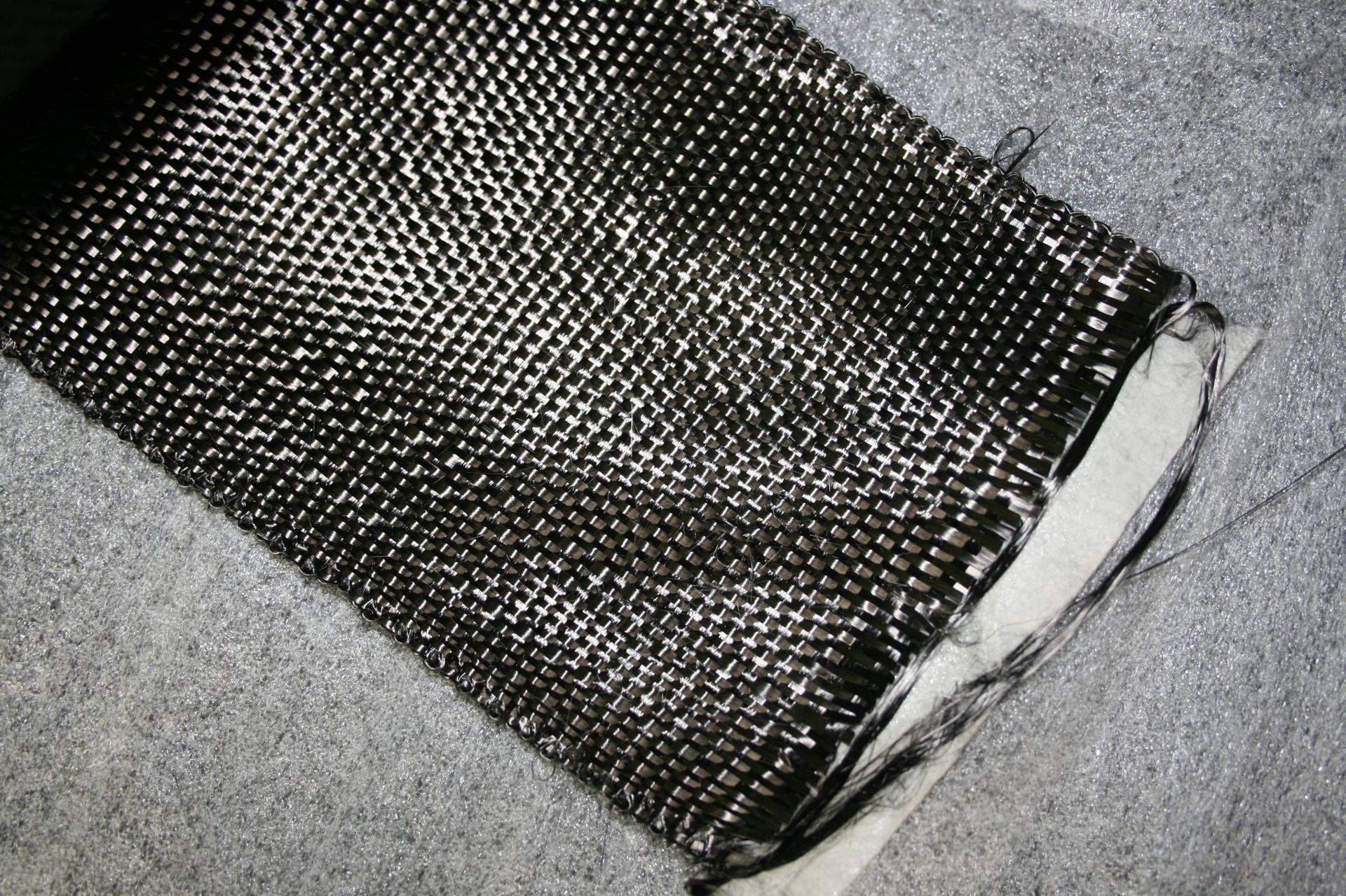 ̼��ά�Ѵ���� 1700��̼��ά��ǿ���ƴ��͸��·�����ȴ��͸�ʴ